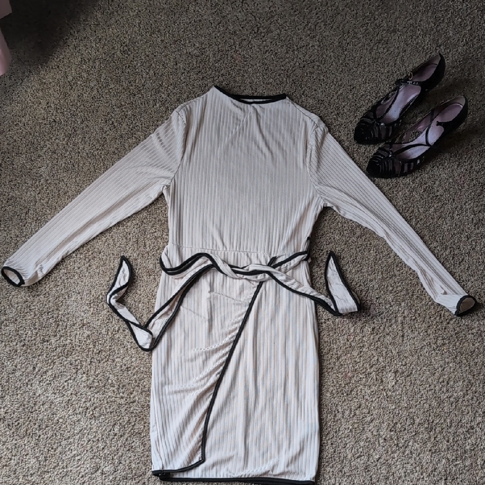 SHEIN Cream Long Sleeve Dress with Black Accents
